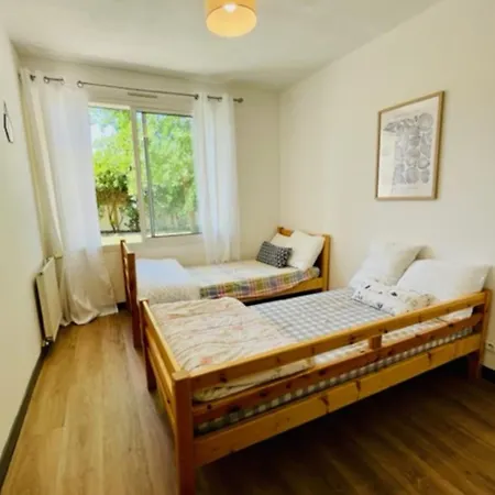 Spacious Cocoon With Pool In Apartamento