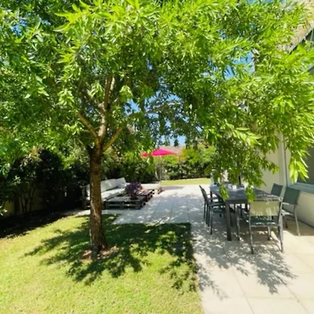 Spacious Cocoon With Pool In Apartamento