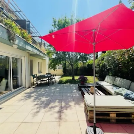 Apartamento Spacious Cocoon With Pool In *