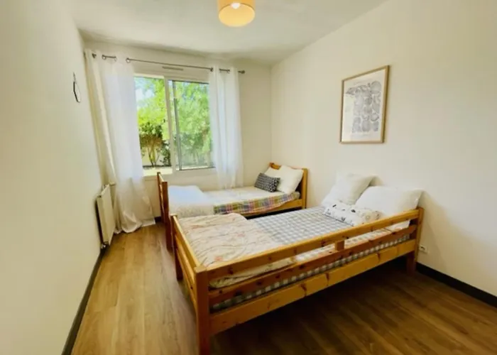 Spacious Cocoon With Pool In Appartement