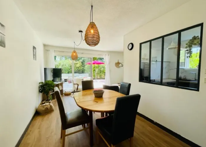 Spacious Cocoon With Pool In Appartement La Rochelle (Charente-Maritime)