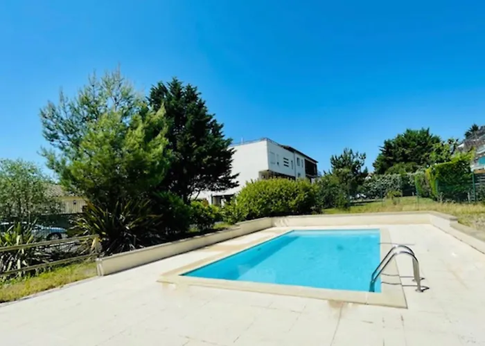 Spacious Cocoon With Pool In Appartement La Rochelle (Charente-Maritime)